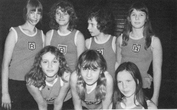 Frauenmannschaft in einheitlichen Vereinstrikots