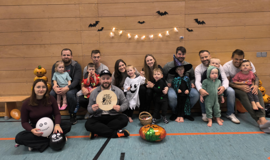 Kinder beim Halloween-Turnen der Rasselbande