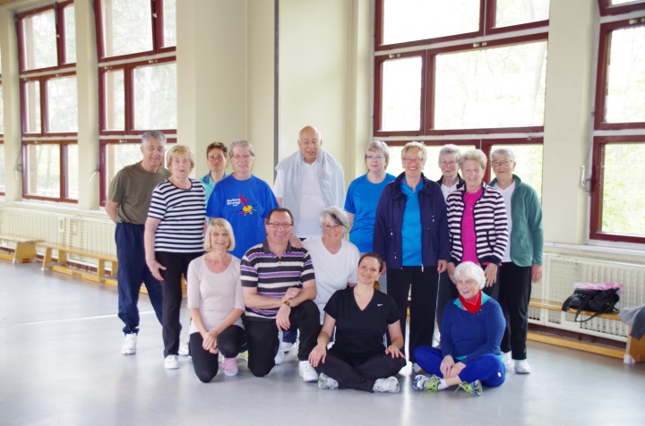 Teilnehmerinnen der Freitagsgruppe mit Trainerin Jenny